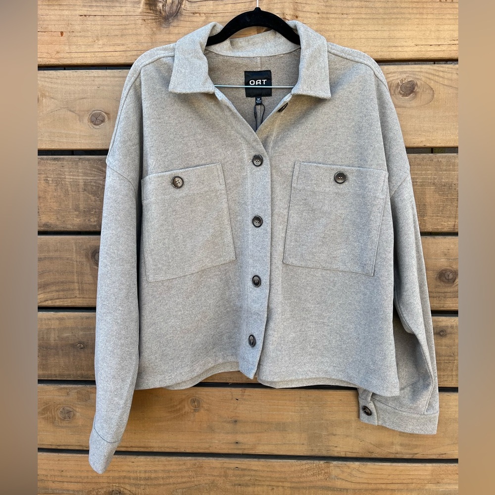 NWT Oat New York oversized cropped shirt jacket / shacket. Beige color, Medium